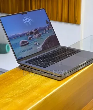 New Laptop Apple MacBook 32GB SSD 512GB