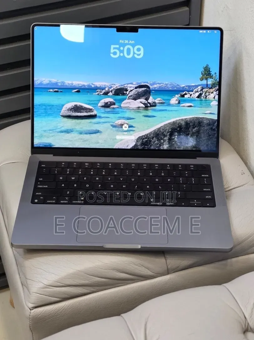 New Laptop Apple MacBook 32GB SSD 512GB