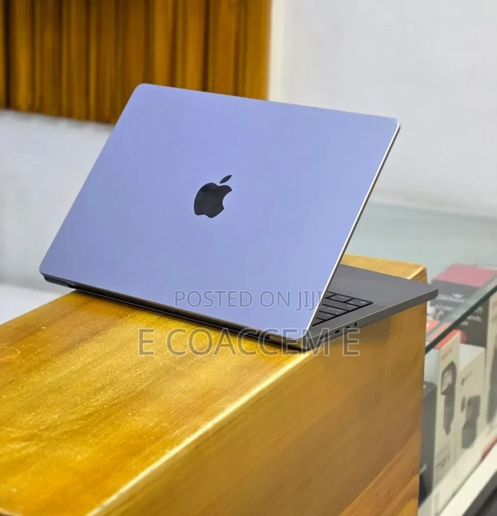 New Laptop Apple MacBook 32GB SSD 512GB