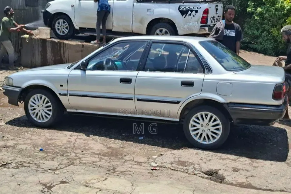 Toyota Corolla 1.3 Hatchback 1988 Silver