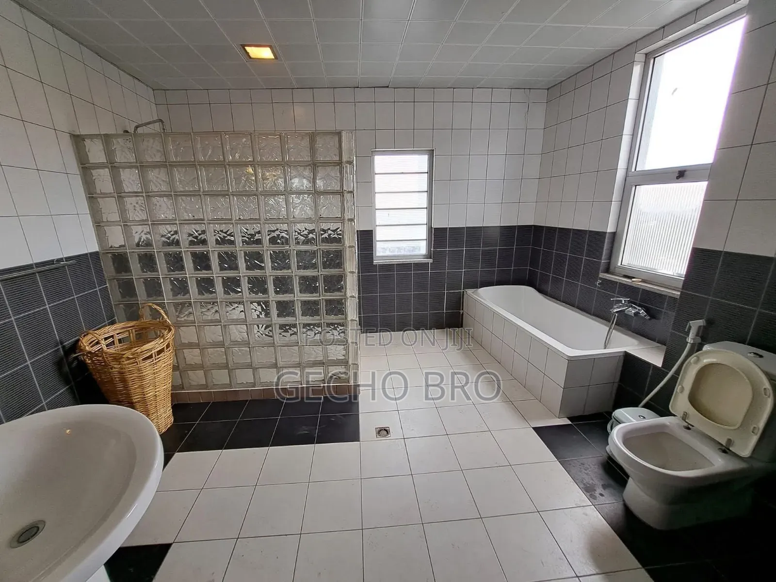Furnished 20bdrm House in Bole for sale