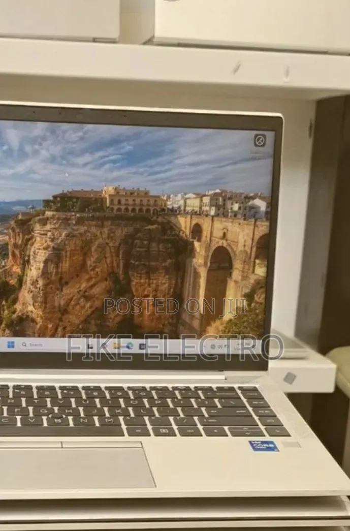 New Laptop HP EliteBook 840 G8 16GB Intel Core i7 SSD 512GB