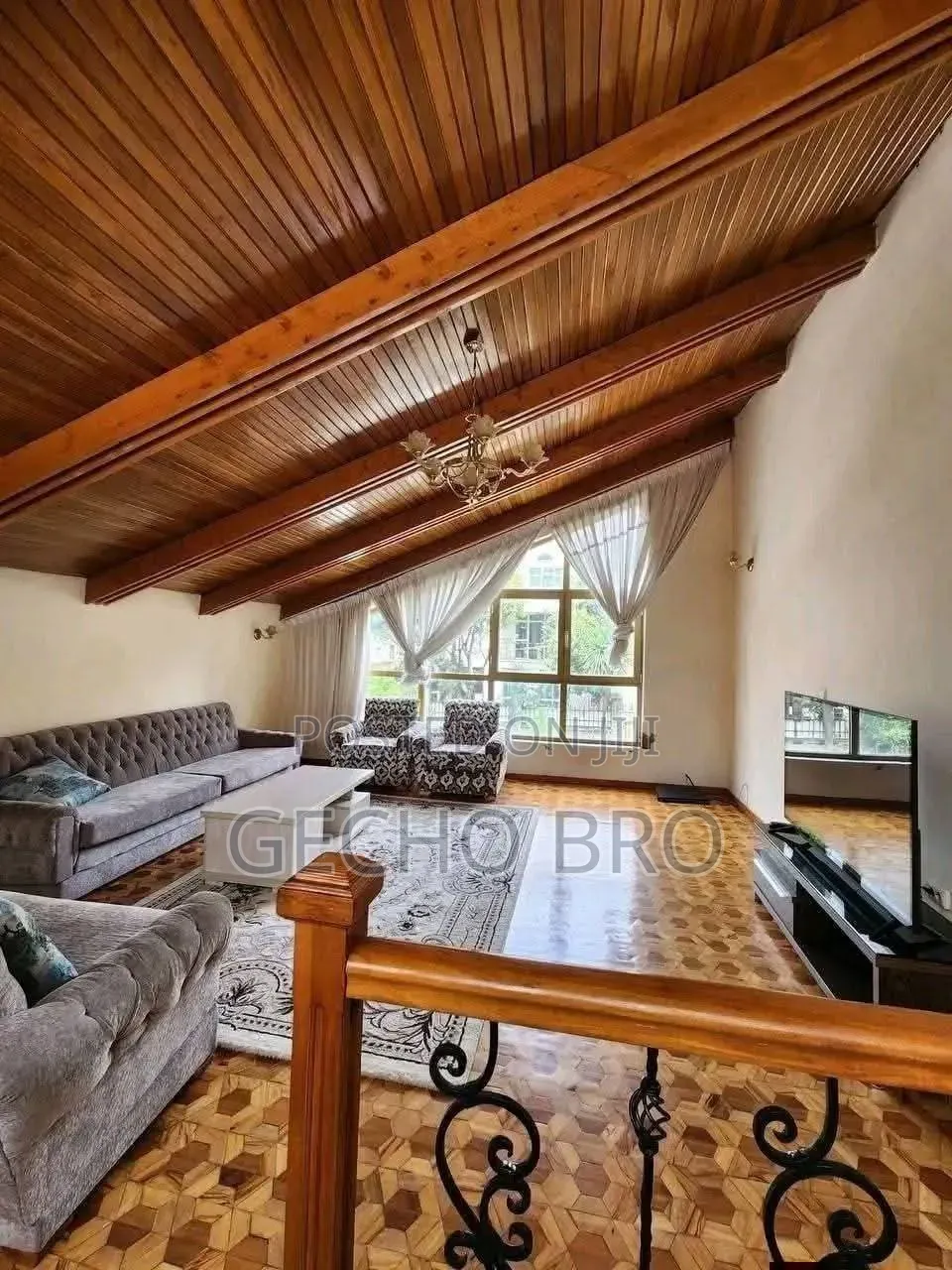 Furnished 8bdrm House in Bole for sale