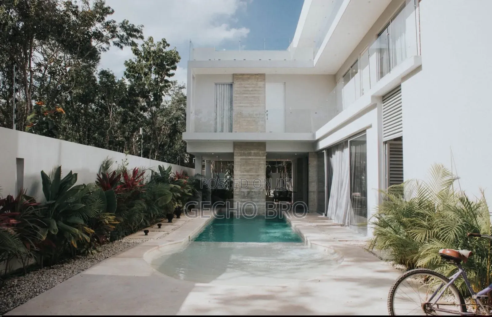 Furnished 8bdrm House in Bole for sale