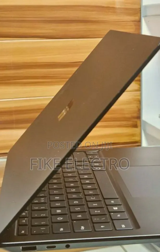 New Laptop Microsoft Surface 16GB Intel Core i7 SSD 256GB