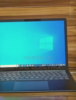 New Laptop Microsoft Surface 16GB Intel Core i7 SSD 256GB