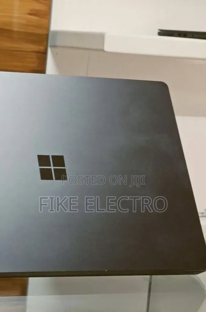 New Laptop Microsoft Surface 16GB Intel Core i7 SSD 256GB