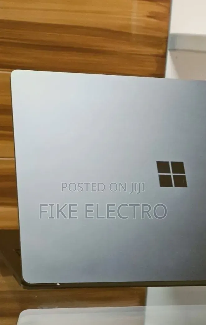 New Laptop Microsoft Surface 16GB Intel Core i7 SSD 256GB