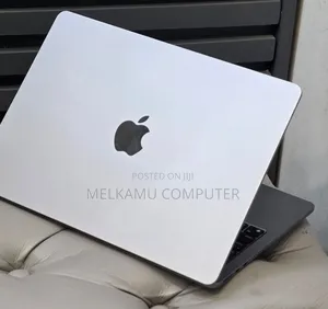 New Laptop Apple MacBook Air 2022 M2 8GB Apple M2 SSD 256GB