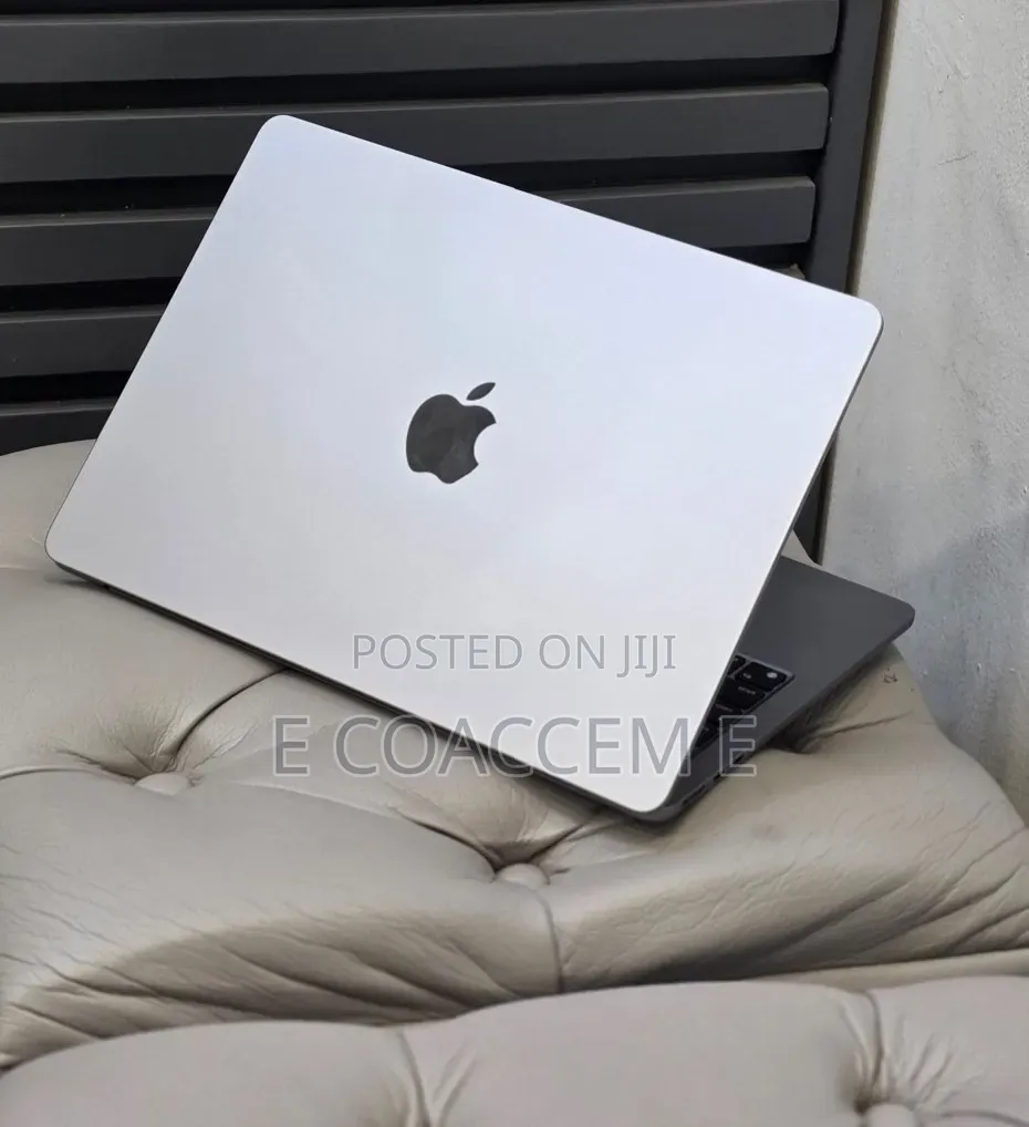 New Laptop Apple 8GB Apple M2 SSD 256GB