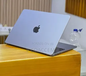 New Laptop Apple 8GB Apple M2 SSD 256GB