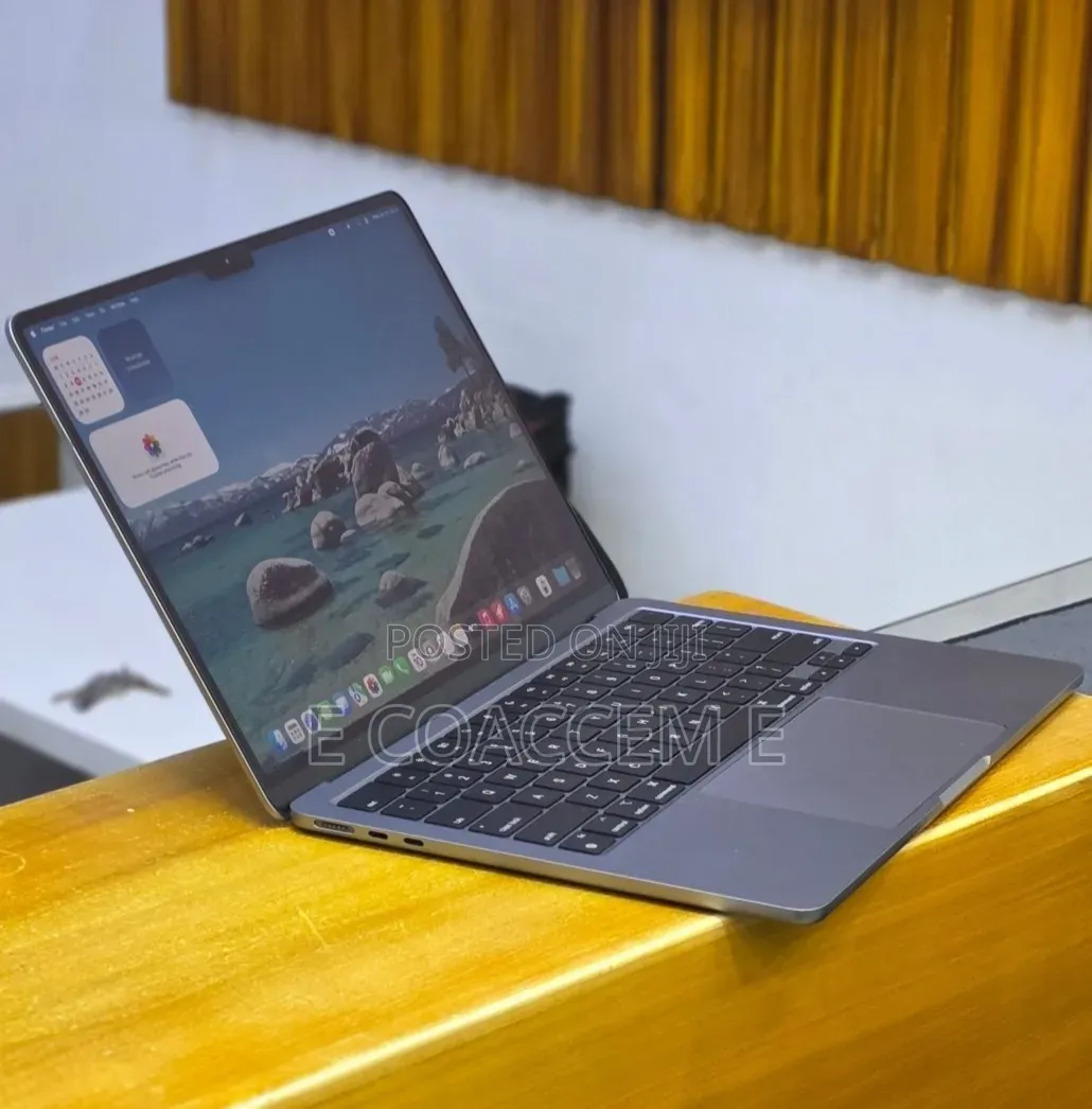 New Laptop Apple 8GB Apple M2 SSD 256GB