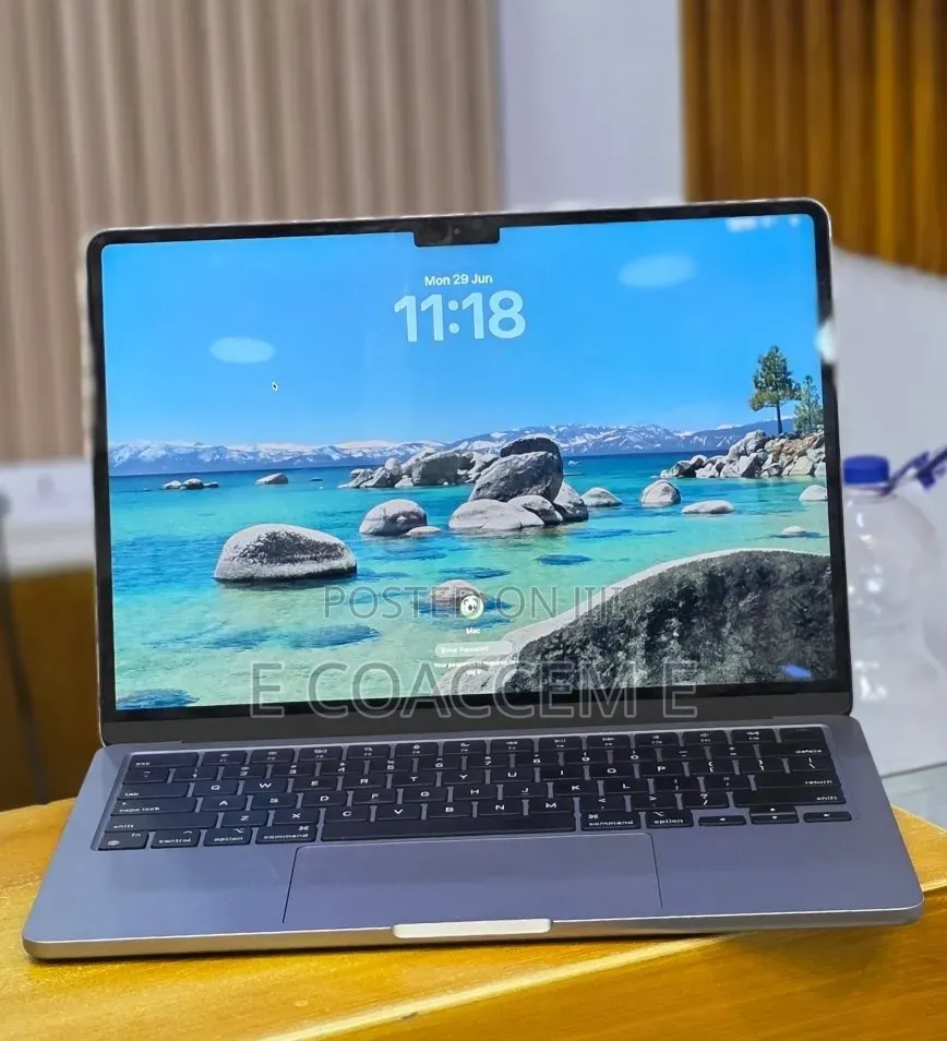 New Laptop Apple 8GB Apple M2 SSD 256GB