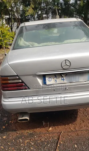 Mercedes-Benz E200 2000 White