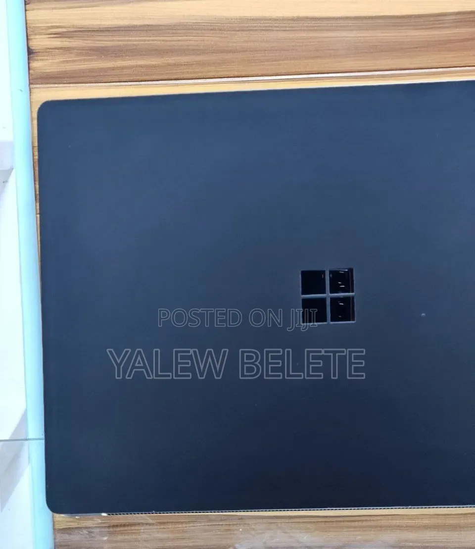 New Laptop Microsoft Surface 16GB Intel Core i7 SSD 256GB