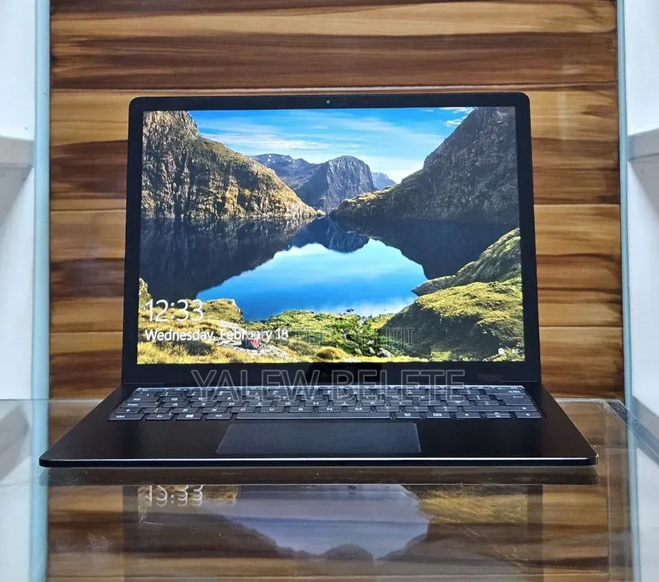 New Laptop Microsoft Surface 16GB Intel Core i7 SSD 256GB