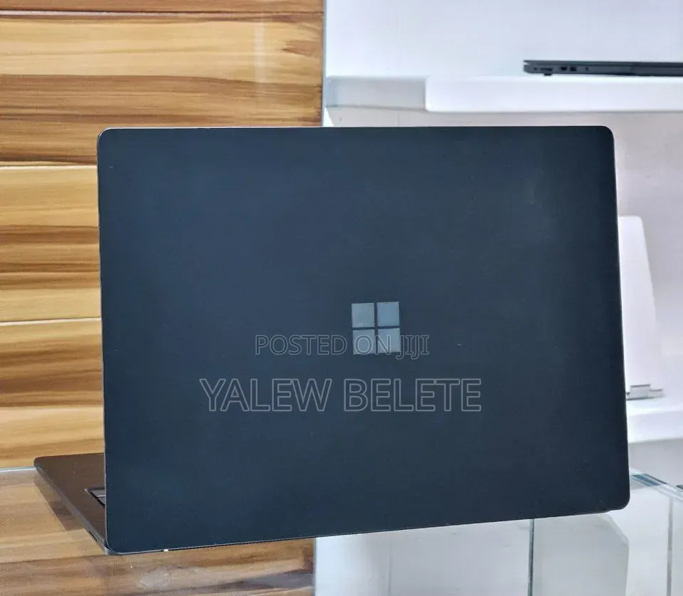 New Laptop Microsoft Surface 16GB Intel Core i7 SSD 256GB