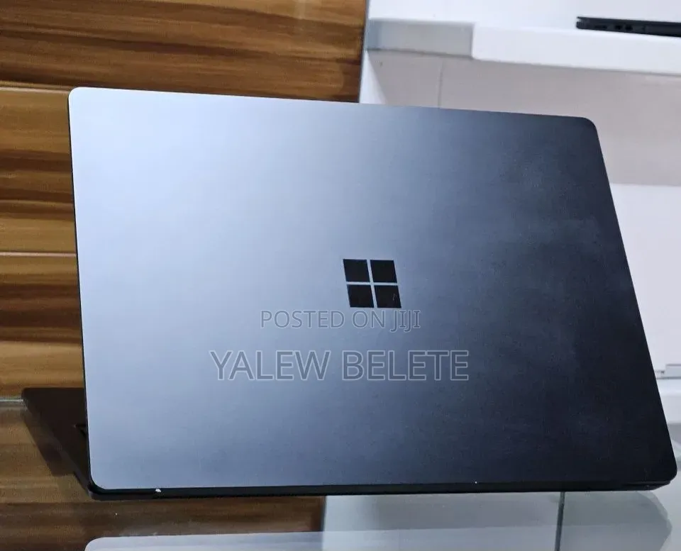 New Laptop Microsoft Surface 16GB Intel Core i7 SSD 256GB