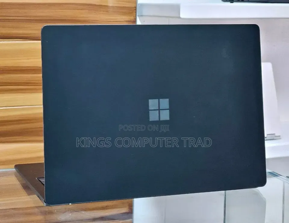 New Laptop Microsoft Surface 16GB Intel Core i7 SSD 256GB