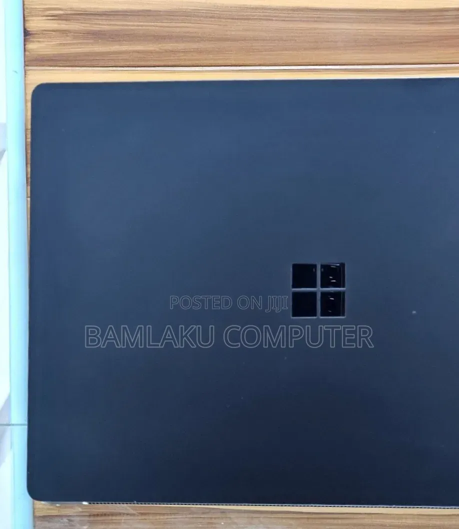 New Laptop Microsoft Surface 16GB Intel Core i7 SSD 256GB