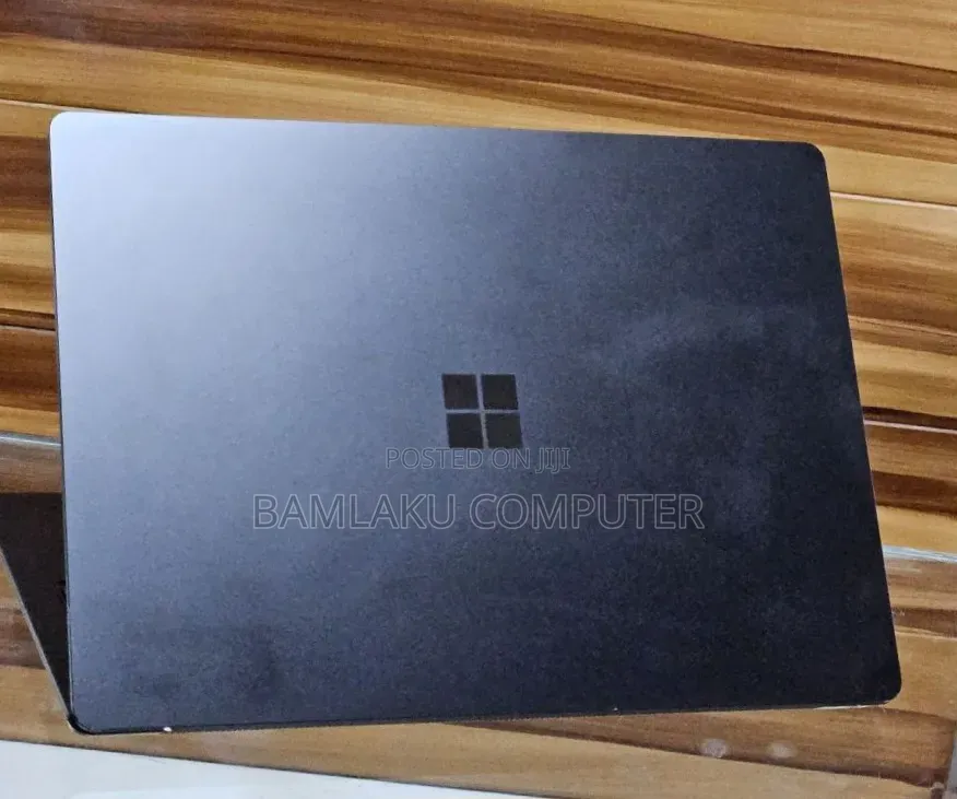 New Laptop Microsoft Surface 16GB Intel Core i7 SSD 256GB