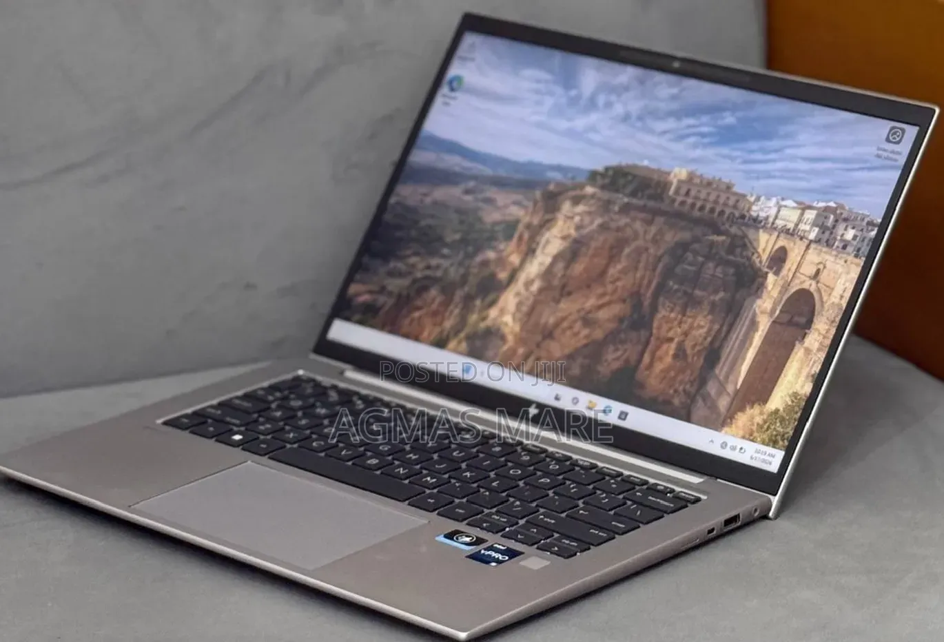 New Laptop HP ZBook Firefly G9 16GB Intel Core i5 SSD 512GB