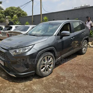 Toyota RAV4 2022 White