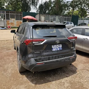Toyota RAV4 2022 White