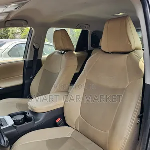 Toyota RAV4 2022 White
