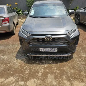 Toyota RAV4 2022 White