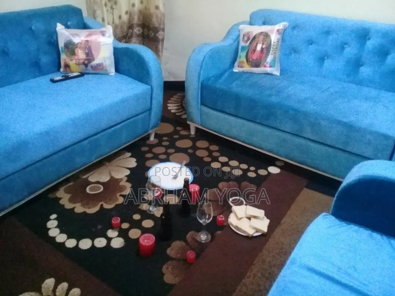 ሶፋ ለጠባብ ቤት በጠንካራ እንጨትና እስፖንጅ የተሰራ