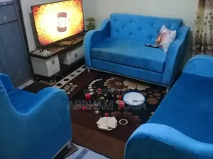 ሶፋ ለጠባብ ቤት በጠንካራ እንጨትና እስፖንጅ የተሰራ