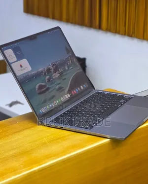 New Laptop Apple MacBook Air 2022 M2 8GB Apple M2 SSD 256GB