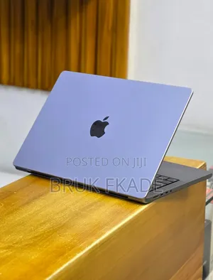 New Laptop Apple MacBook Pro 2021 M1 32GB Apple M1 Pro SSD 512GB
