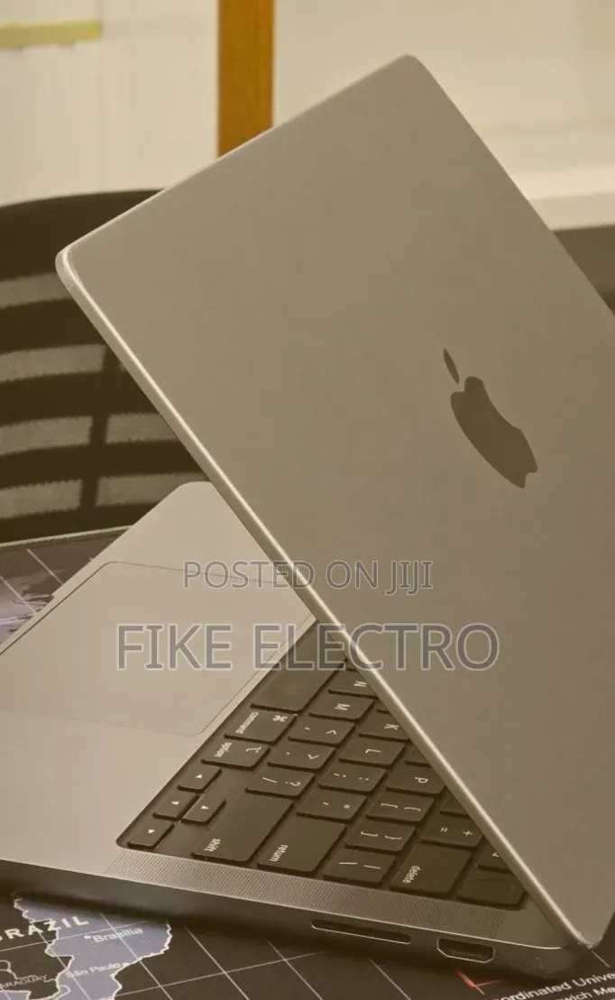 New Laptop Apple MacBook Pro 2023 M3 8GB Apple M3 SSD 512GB