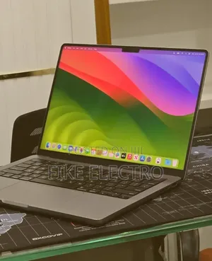 New Laptop Apple MacBook Pro 2023 M3 8GB Apple M3 SSD 512GB