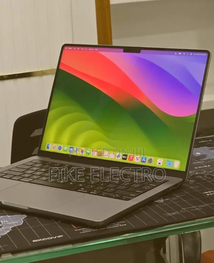 New Laptop Apple MacBook Pro 2023 M3 8GB Apple M3 SSD 512GB