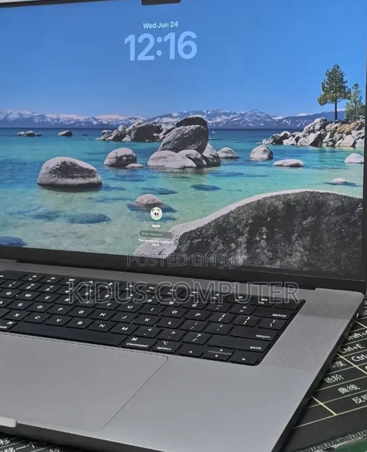 New Laptop Apple MacBook Pro 2020 M1 32GB Apple M1 SSD 512GB