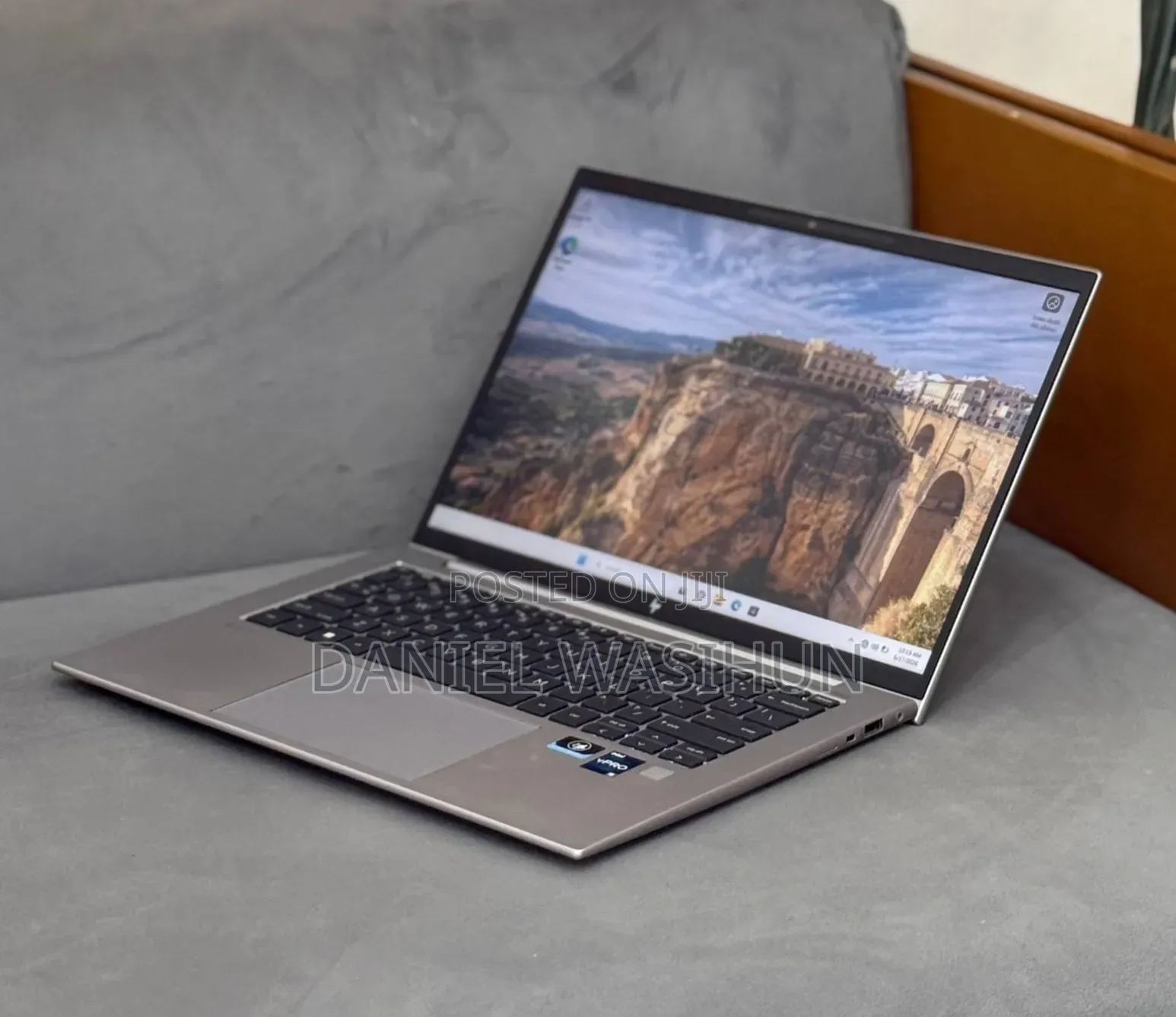 New Laptop HP ZBook Firefly G9 16GB Intel Core i5 SSD 512GB