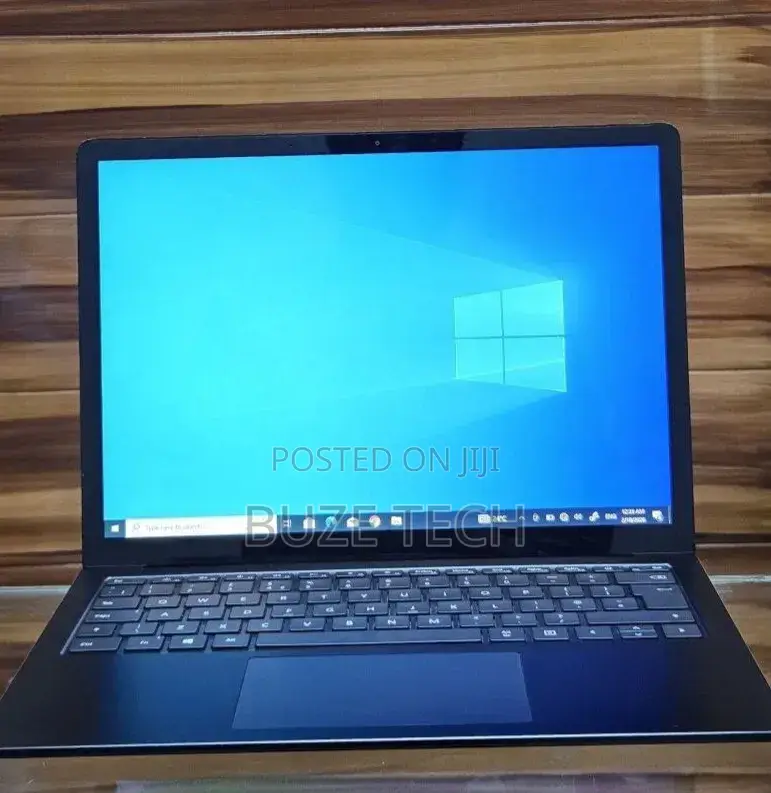 New Laptop Microsoft Surface 16GB Intel Core i7 SSD 256GB