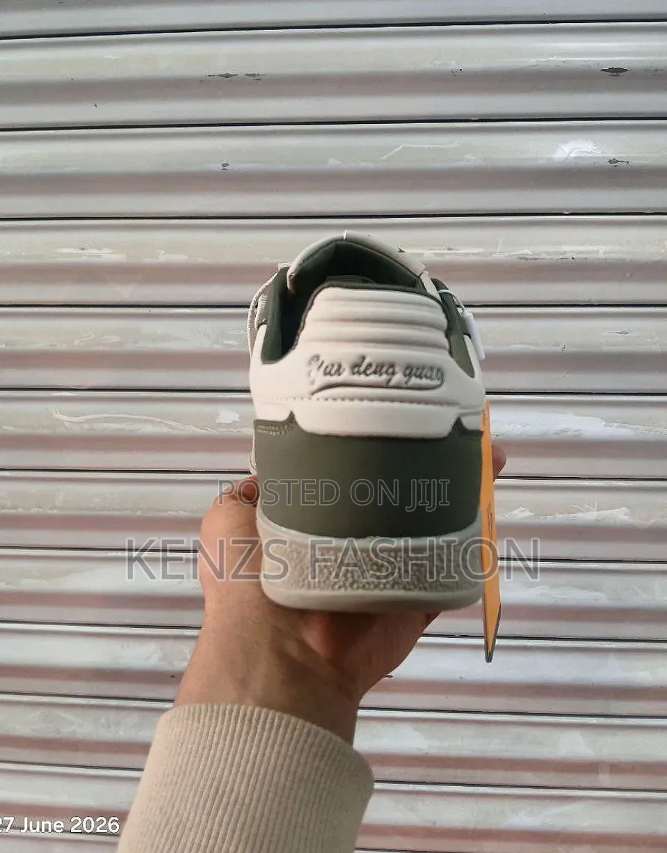 High Quality Classic Casual Sneakers