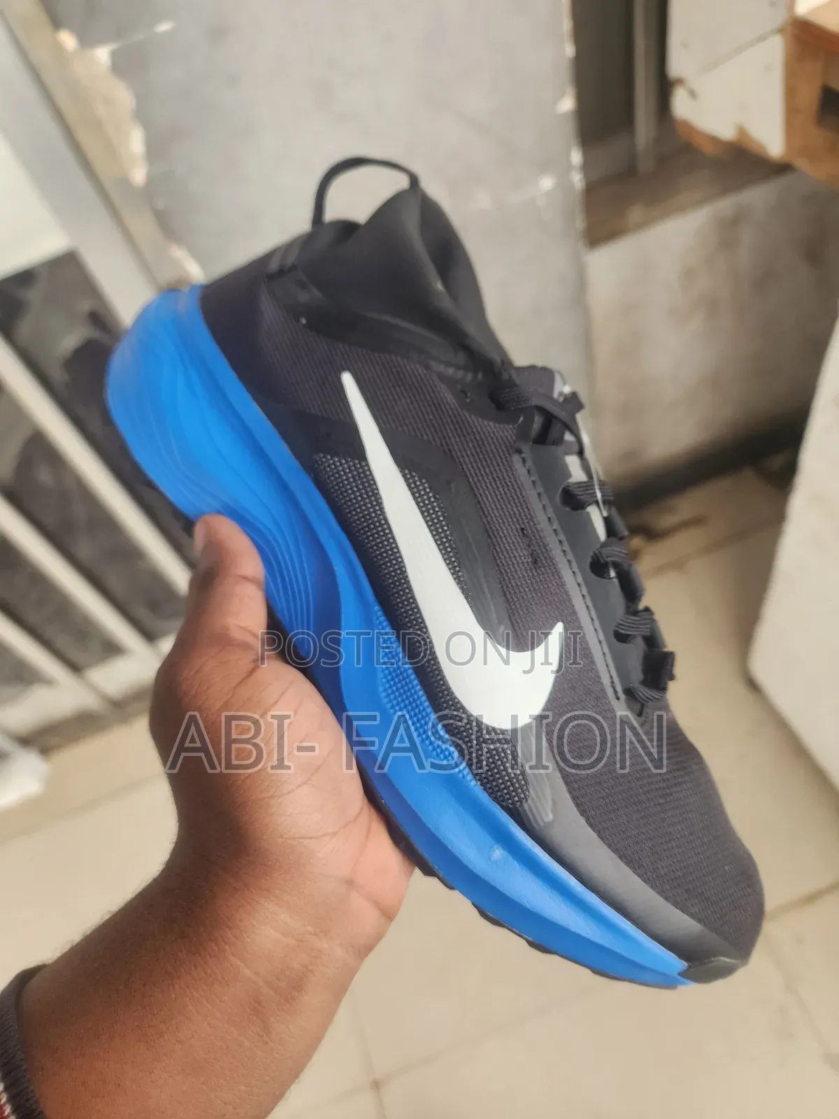 Nike Vomero 18 Running Shoes