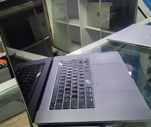New Laptop Apple MacBook 2019 16GB Intel Core i7 SSD 256GB
