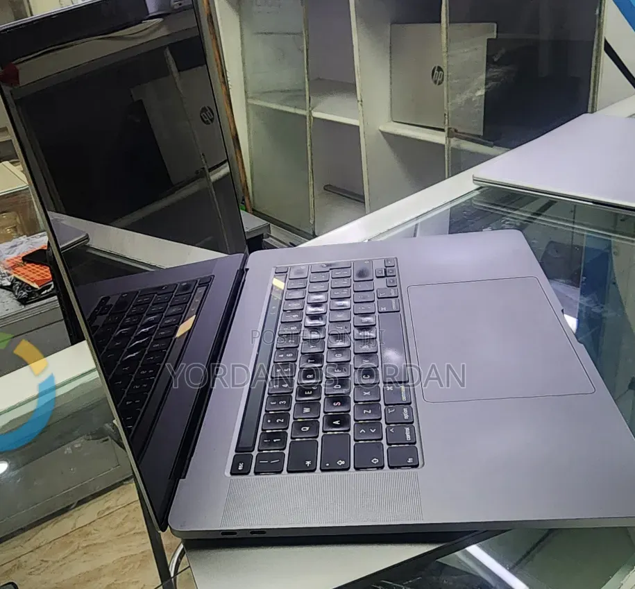 New Laptop Apple MacBook Pro 2019 16GB Intel Core i7 SSD 256GB