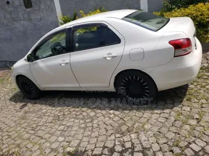 Toyota Yaris 2009 White