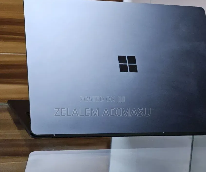 New Laptop Microsoft Surface 8GB Intel Core i7 SSD 256GB
