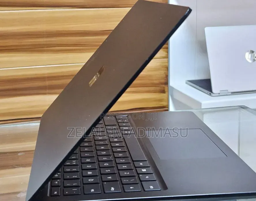 New Laptop Microsoft Surface 8GB Intel Core i7 SSD 256GB