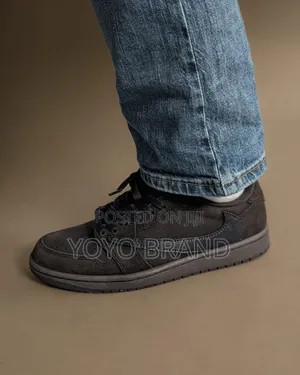 Air Jordan 1 Low X Travis Scott "Velvet Brown