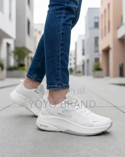 Skechers Max Cushioning Elite White "Hyper Burst"