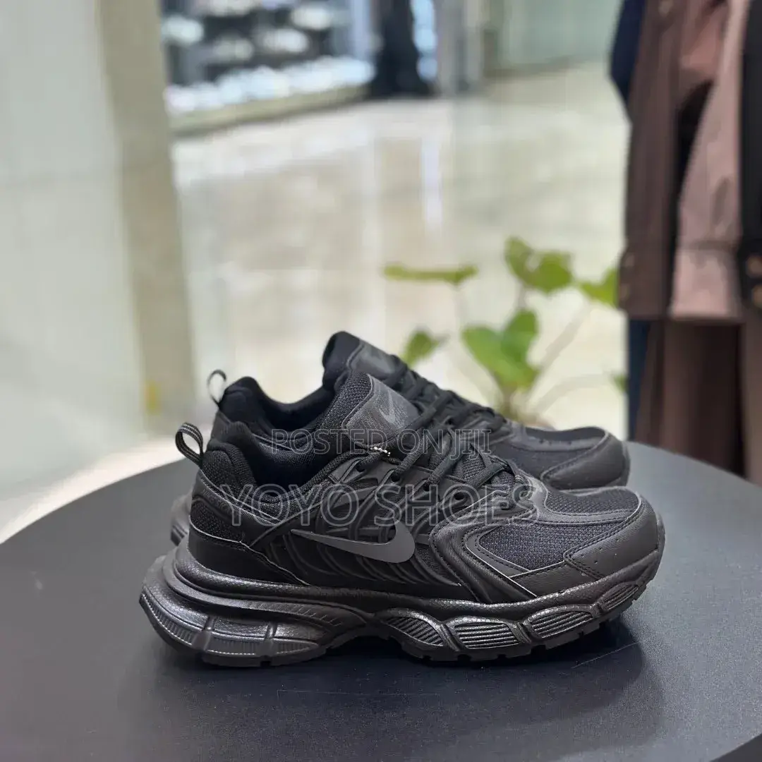 #Nike Skate Dama "Triple Black "Fashion Sneaker